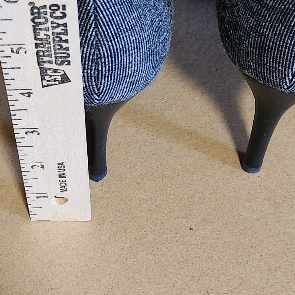 7 1/2 Black Nine West High Heels - Picture 8 of 10